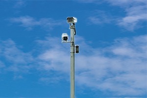 Telescopic CCTV camera pole